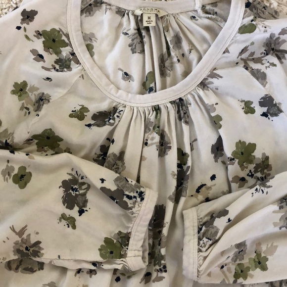 Pretty Floral Top - Picture 3 of 3